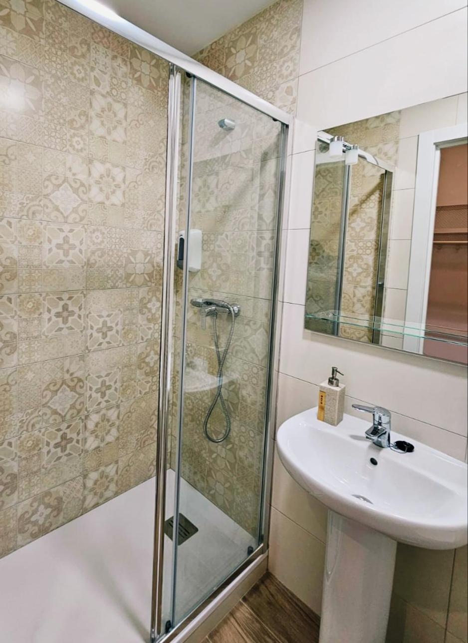 Hostal Andrea Granvia Madrid Luaran gambar
